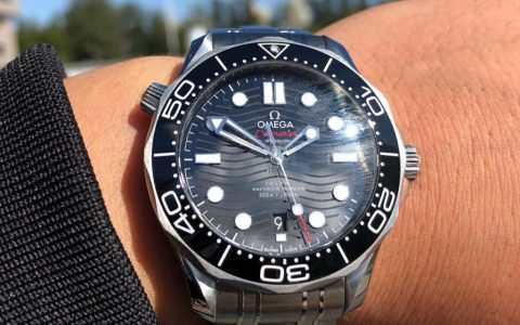 VS廠歐米茄海馬系列300M陶瓷黑圈黑面復刻腕表值不值得買-VS廠歐米茄簡評